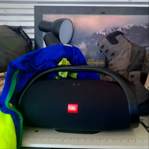 JBL BOOMBOX IPX7 Waterproof, Bluetooth, and pairing compatible